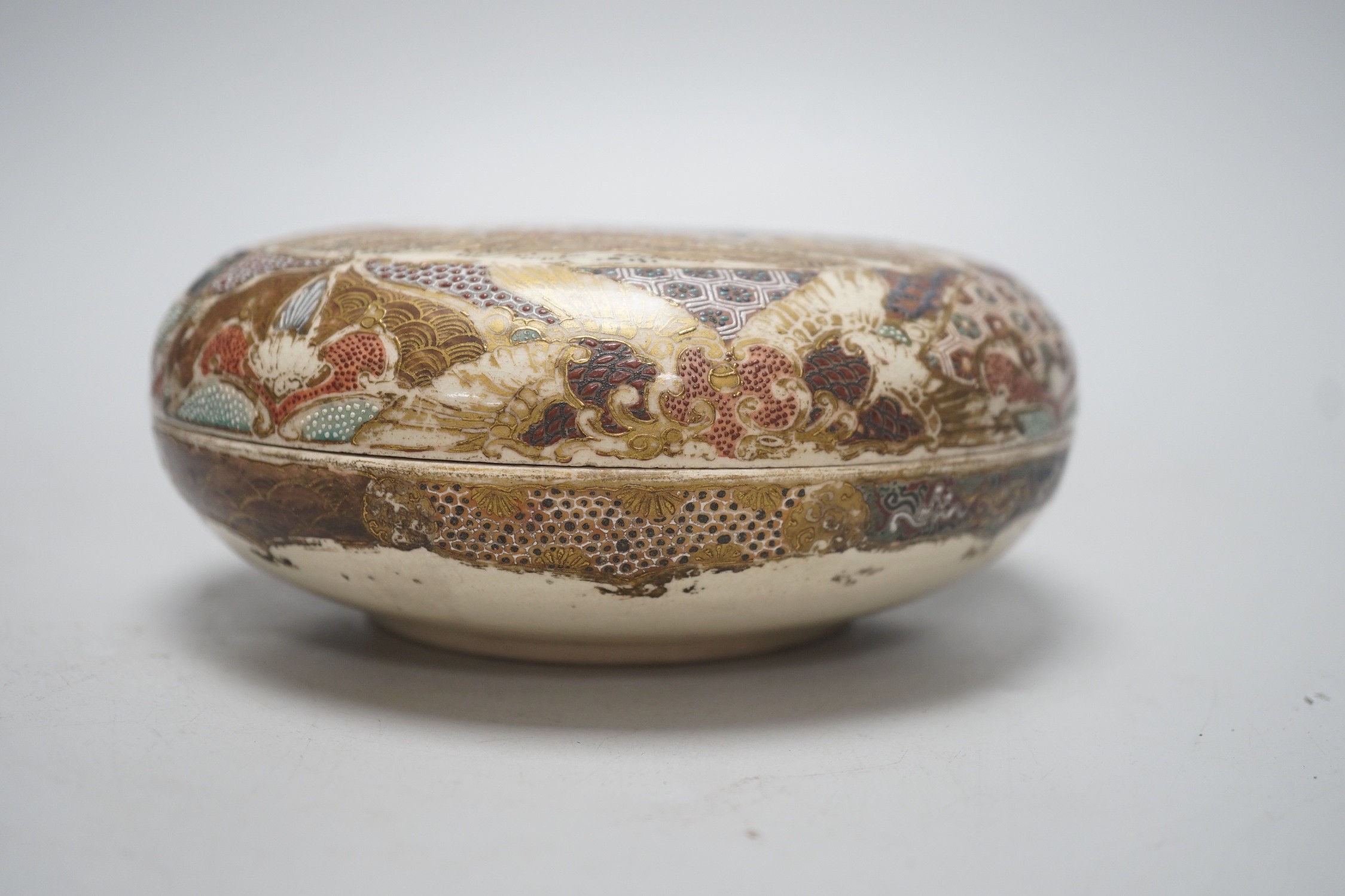 A Japanese Satsuma circular box and cover, Meiji period, 14.5cm diameter